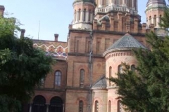 früher: Franz-Josephs-Universität Czernowitz; heute: Nationale Jurij-Fedkowytsch-Universität Czernowitz