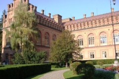 früher: Franz-Josephs-Universität Czernowitz; heute: Nationale Jurij-Fedkowytsch-Universität Czernowitz